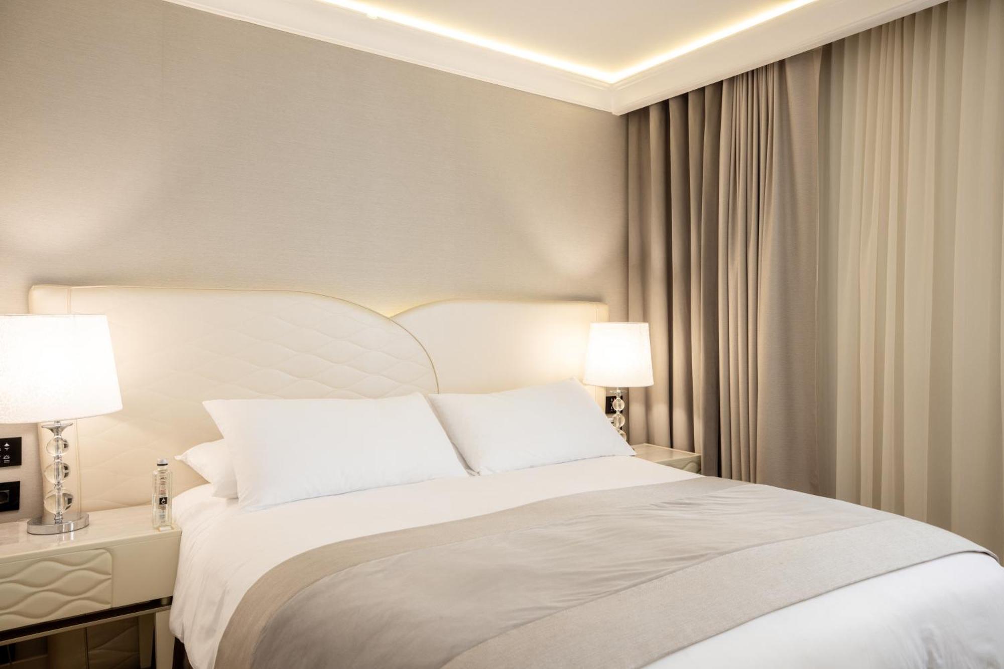 Tresor Le Palais Timisoara, Curio Collection By Hilton Hotel Exterior photo