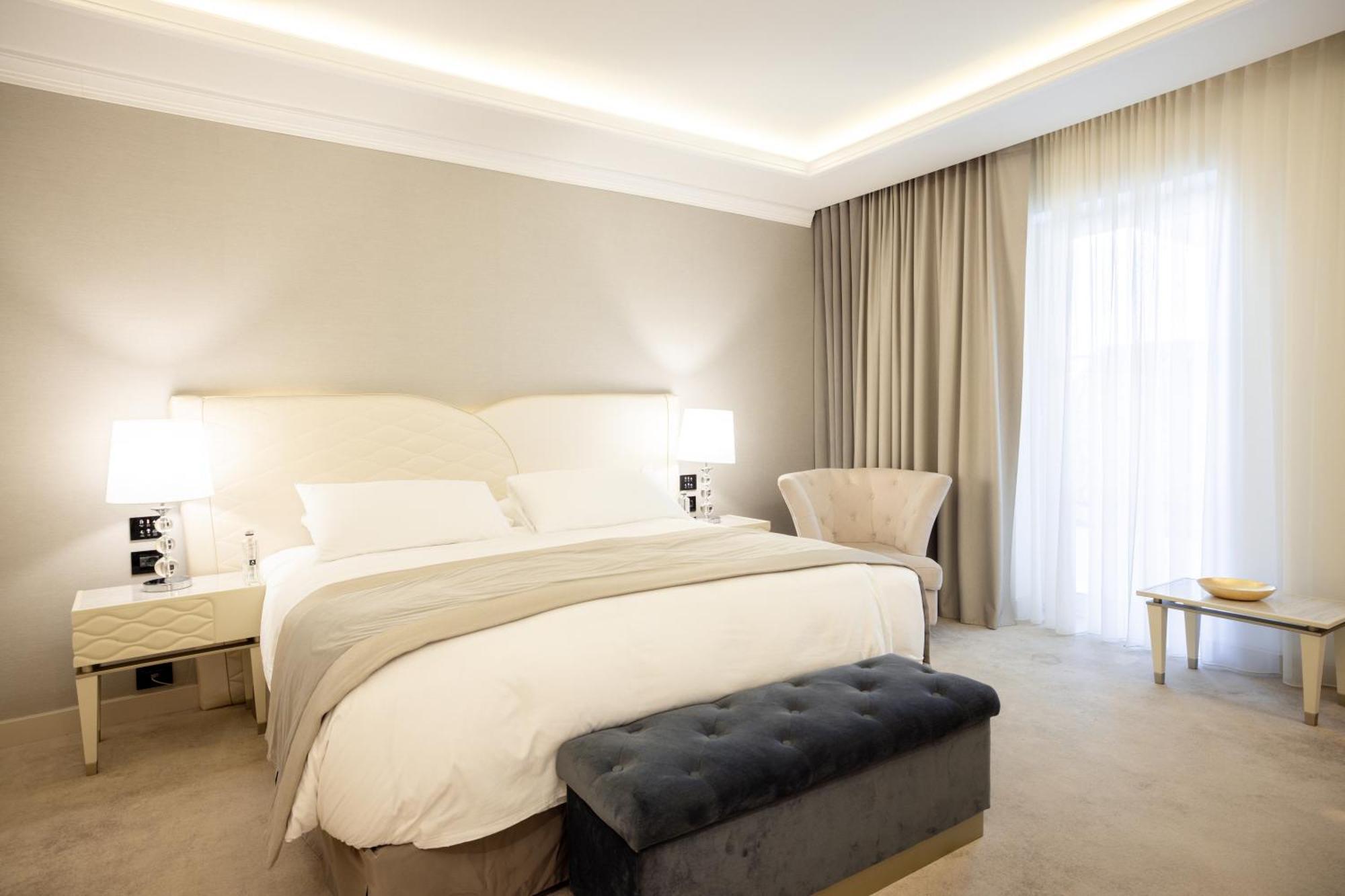 Tresor Le Palais Timisoara, Curio Collection By Hilton Hotel Exterior photo