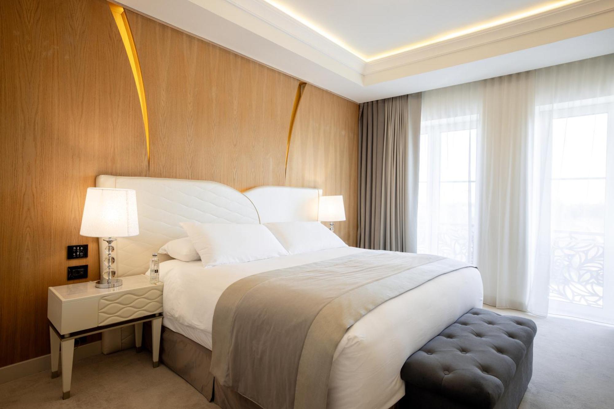 Tresor Le Palais Timisoara, Curio Collection By Hilton Hotel Exterior photo
