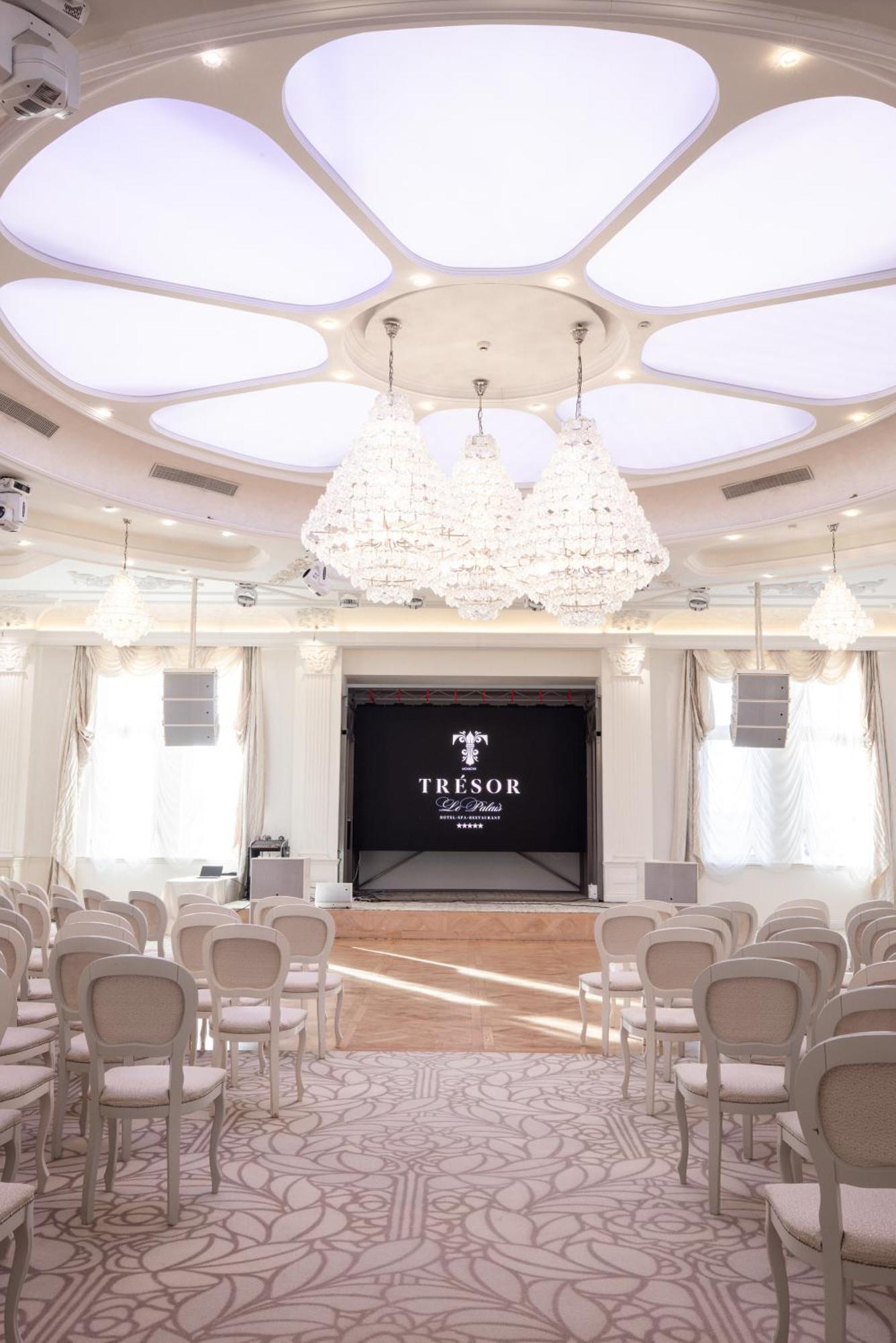 Tresor Le Palais Timisoara, Curio Collection By Hilton Hotel Exterior photo