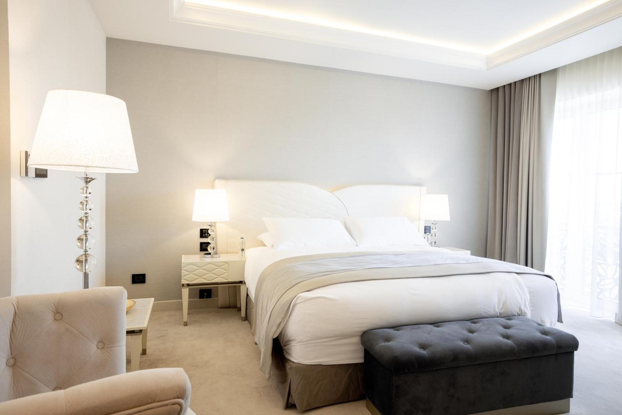 Tresor Le Palais Timisoara, Curio Collection By Hilton Hotel Exterior photo