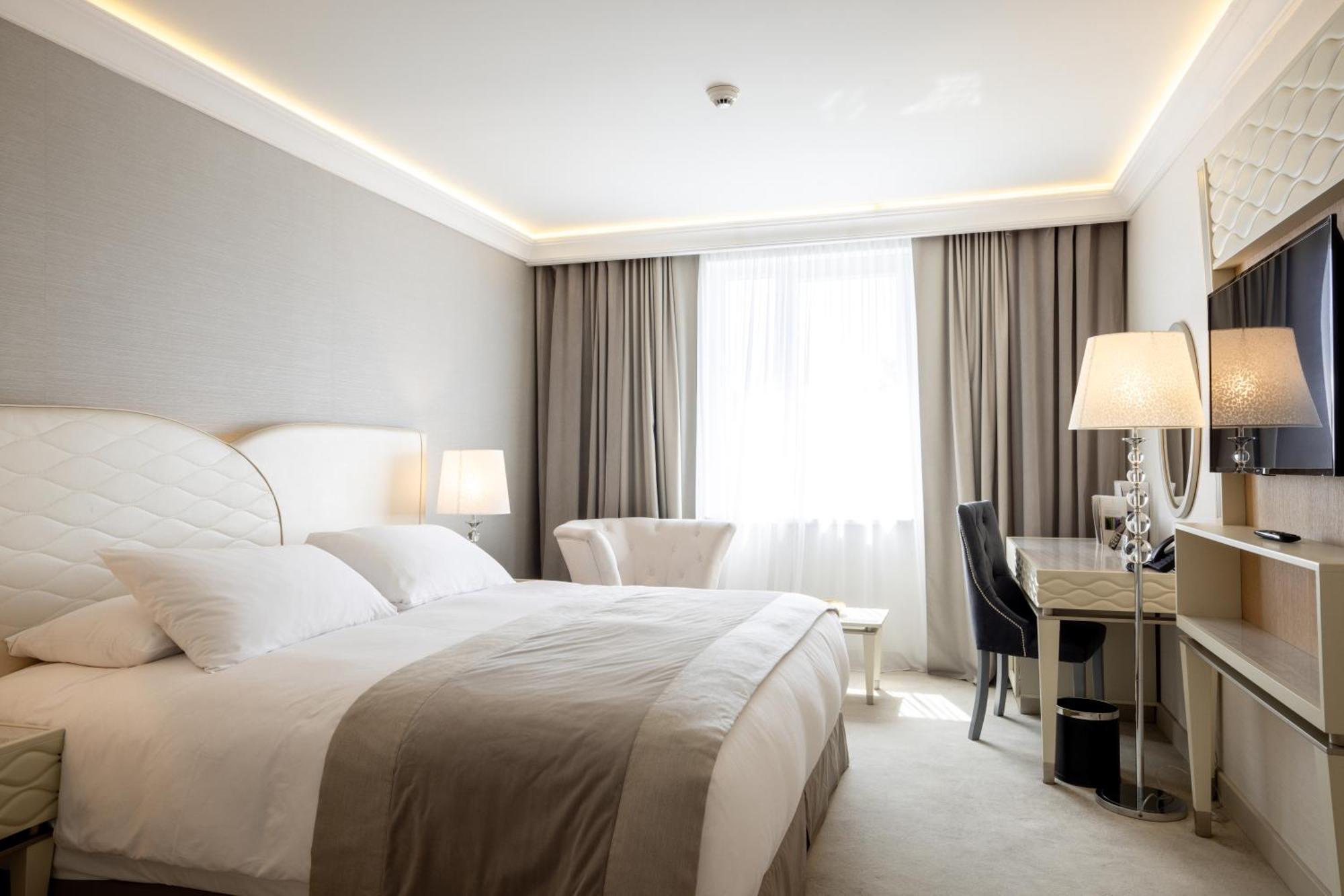 Tresor Le Palais Timisoara, Curio Collection By Hilton Hotel Exterior photo