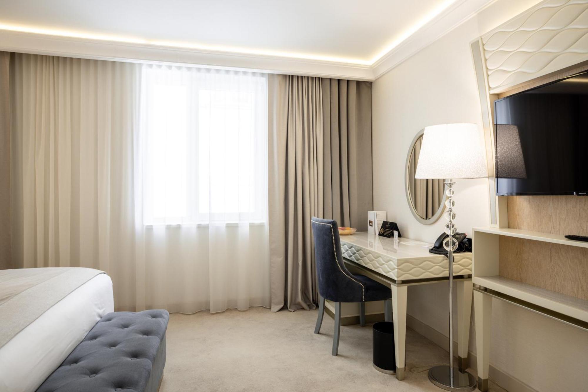 Tresor Le Palais Timisoara, Curio Collection By Hilton Hotel Exterior photo