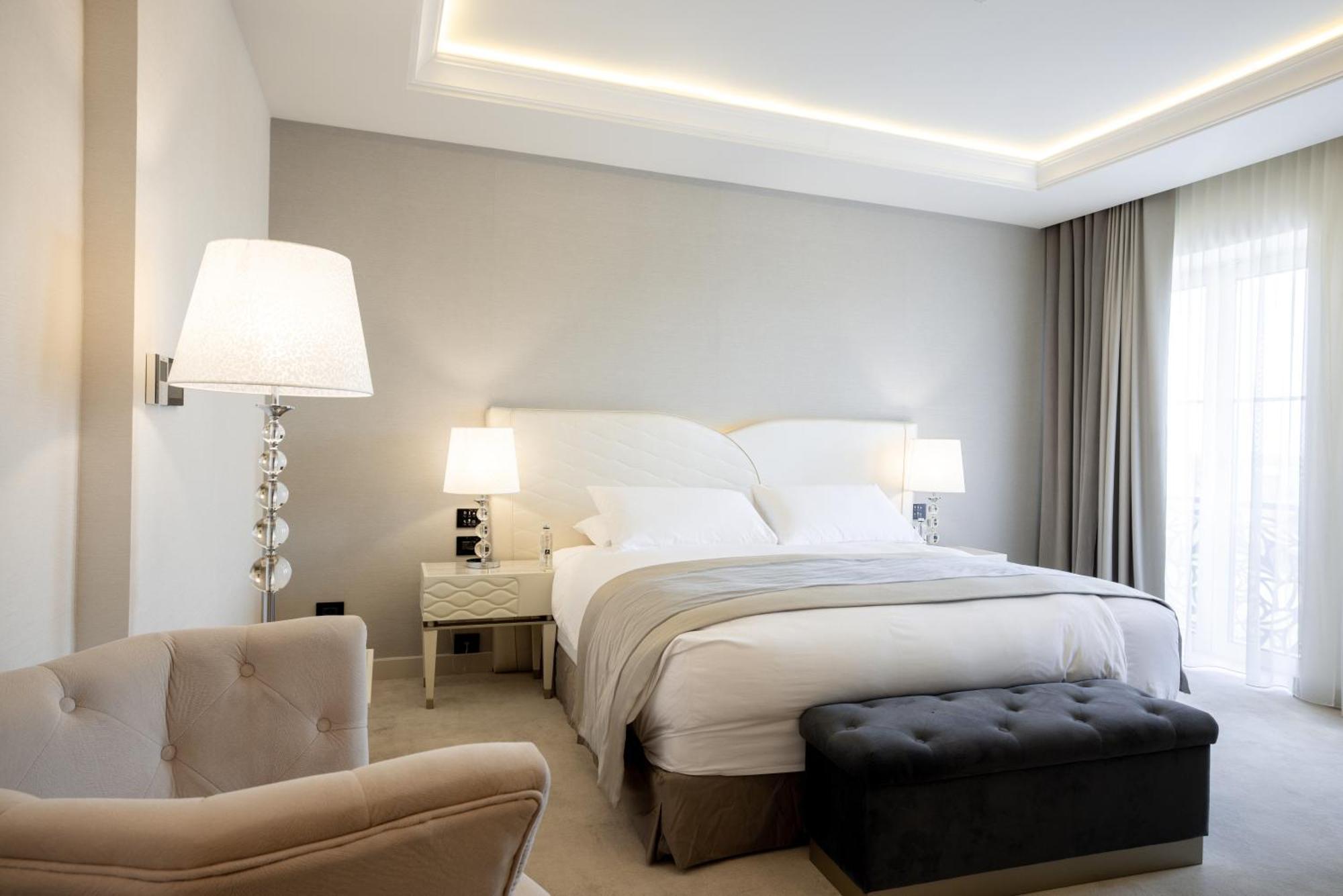 Tresor Le Palais Timisoara, Curio Collection By Hilton Hotel Exterior photo