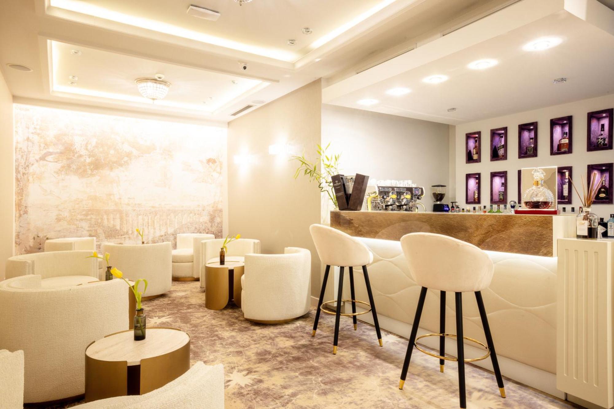 Tresor Le Palais Timisoara, Curio Collection By Hilton Hotel Exterior photo