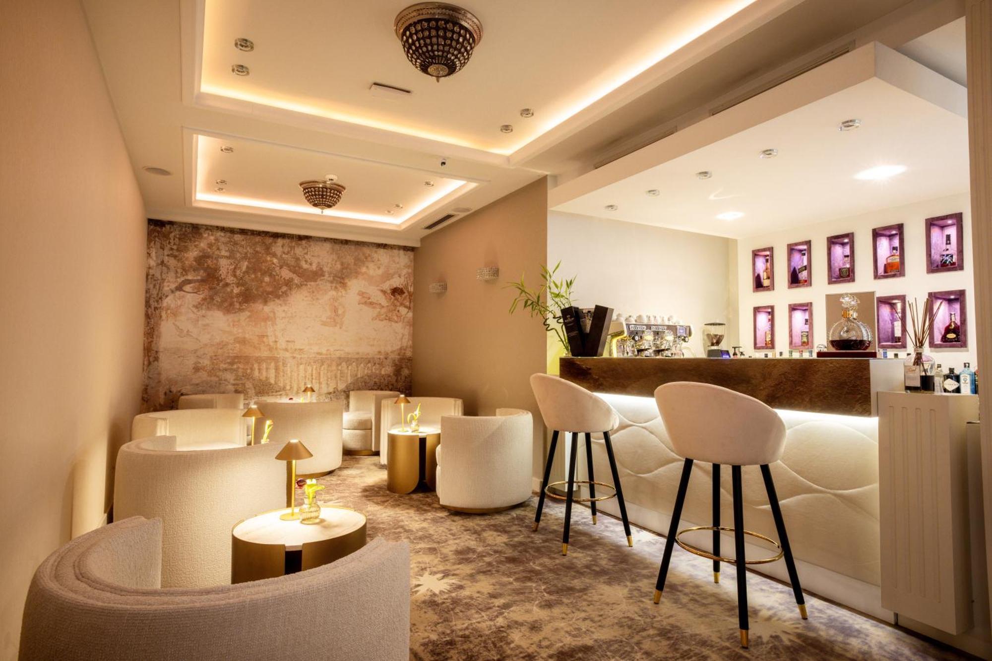 Tresor Le Palais Timisoara, Curio Collection By Hilton Hotel Exterior photo