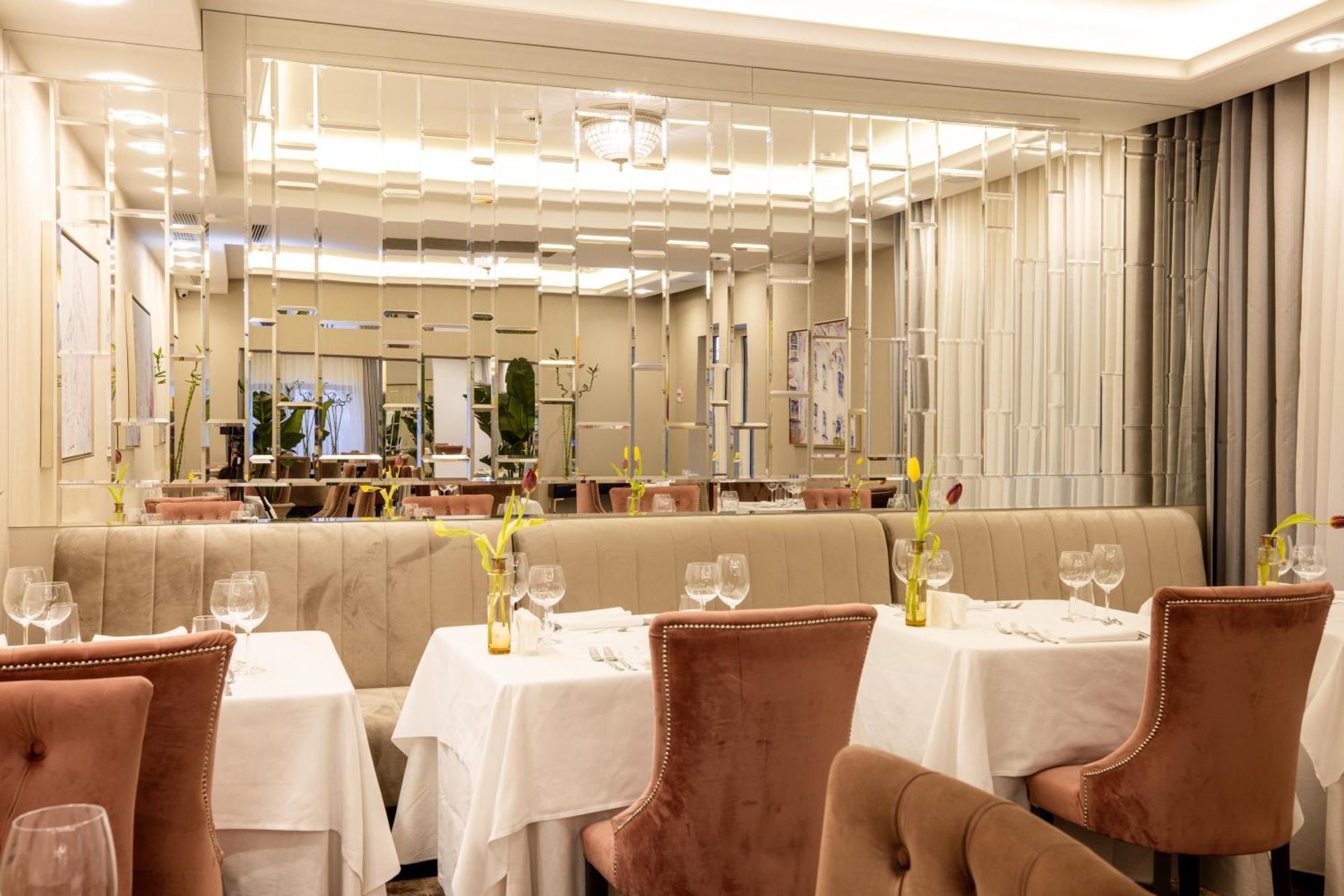 Tresor Le Palais Timisoara, Curio Collection By Hilton Hotel Exterior photo