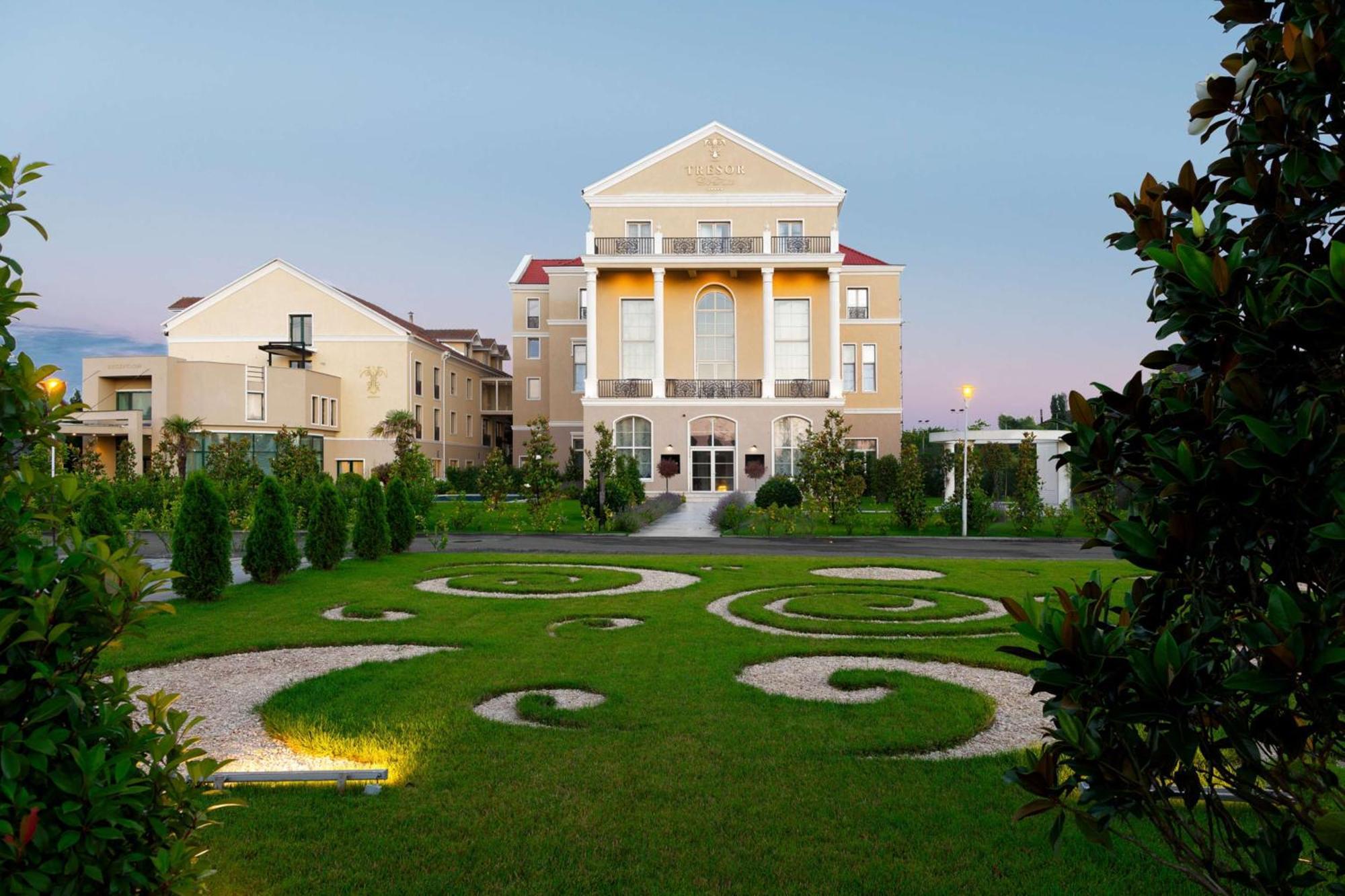 Tresor Le Palais Timisoara, Curio Collection By Hilton Hotel Exterior photo